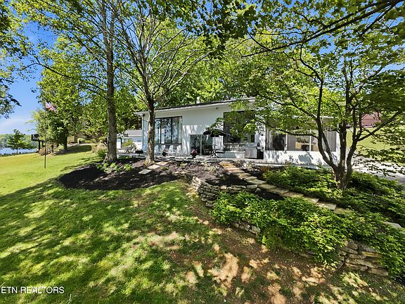 47th image of 235 Phillips Dr