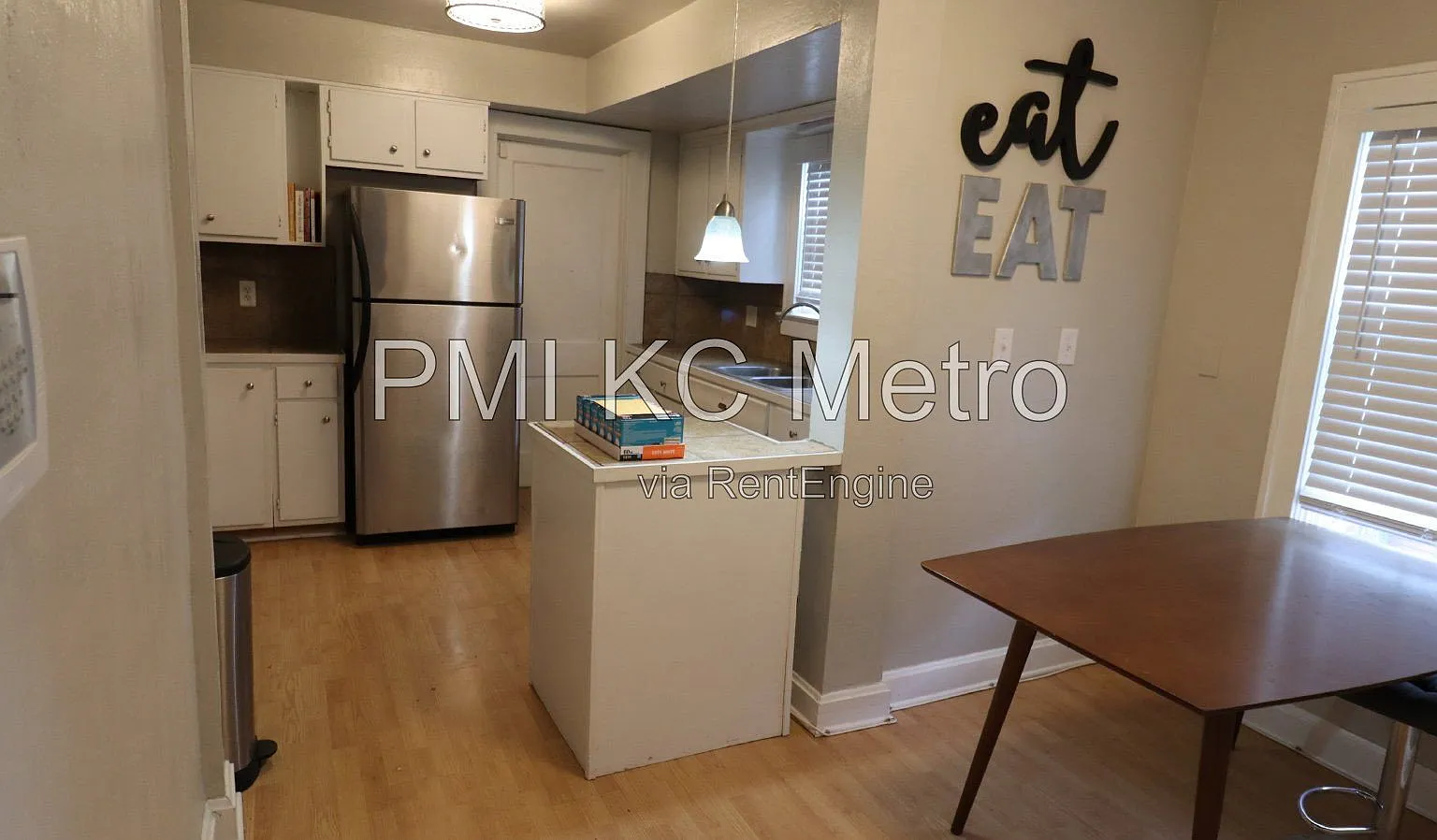 3 bed, 1.0 bath, 1344 sqft, $1,980 — Photo 3