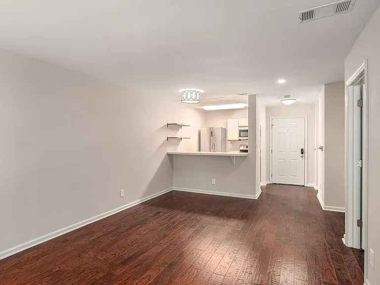 209 14th St NE #208 — Photo 9