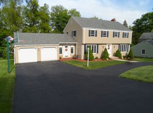 118 Clovercrest Rd, Wethersfield, CT 06109