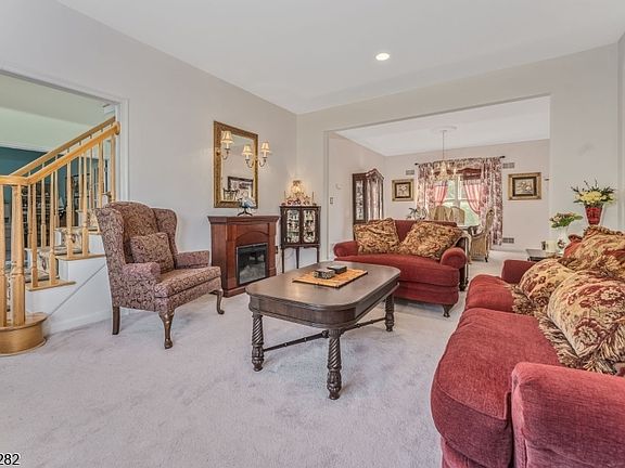 4th image of 23 Oak Ridge Rd