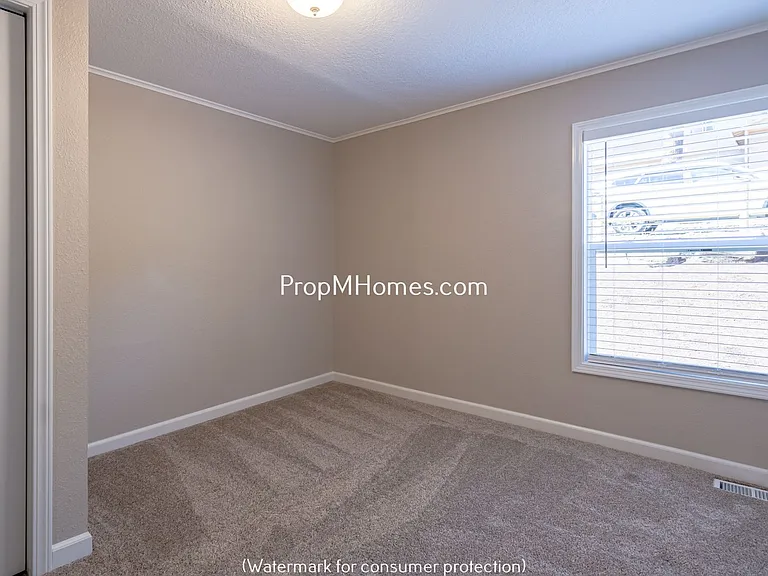 12566 SE 27th Ave — Photo 15