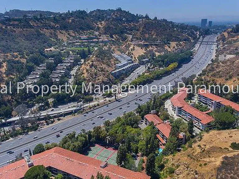 2700 Cahuenga Blvd E #1306 — Photo 17