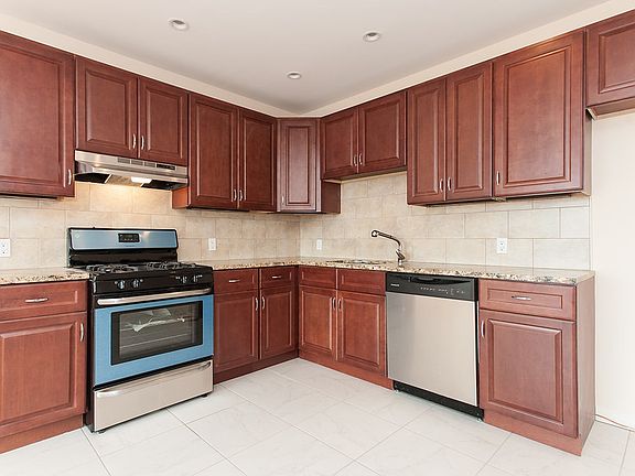 4th image of 2818 W 17th St #2B