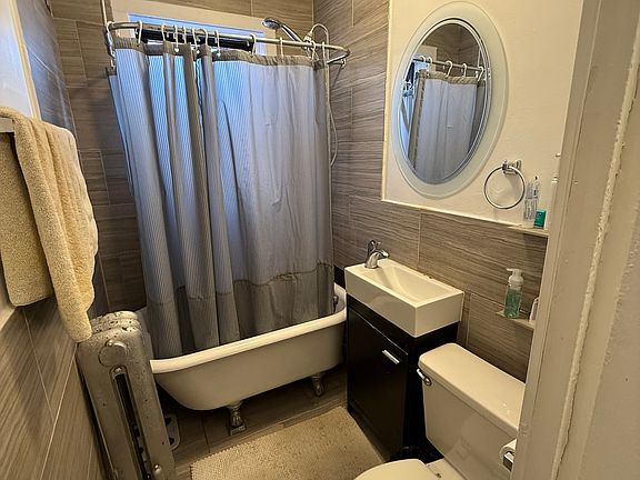3rd image of 815 W Bradley Pl #0B-1Ba-400Sqft
