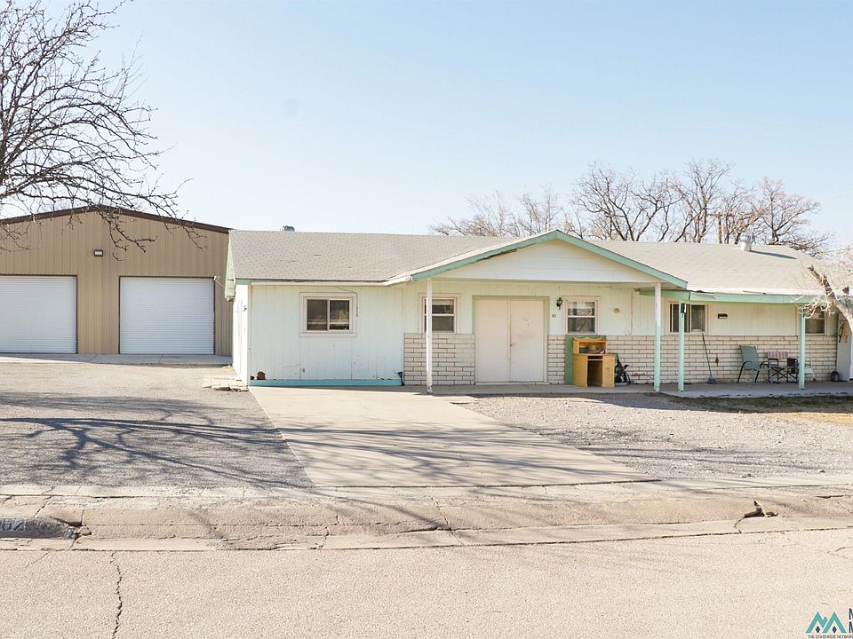 1st image of 902 W Chisum Ave