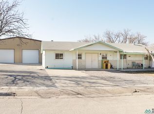 902 W Chisum Ave, Artesia, NM 88210