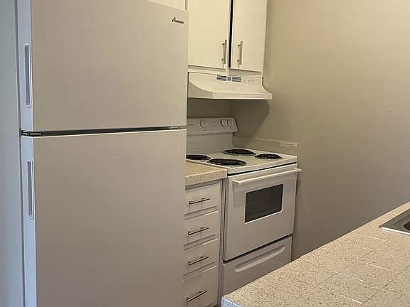 3rd image of 1852A Golf View Ave #13