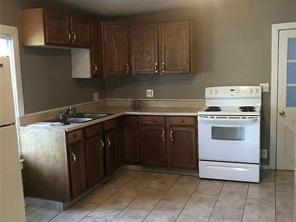 2nd image of 609 E 15th St