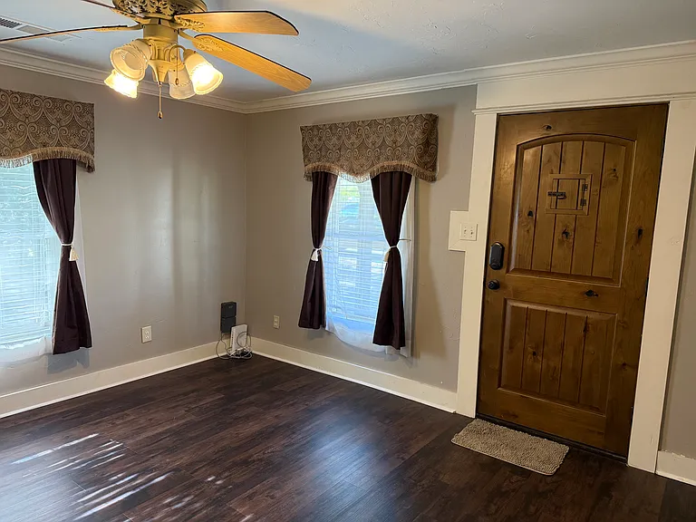 1204 Elm St — Photo 18