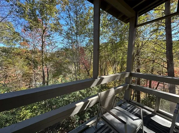 34 Uphill Rd, Blue Ridge, GA 30513
