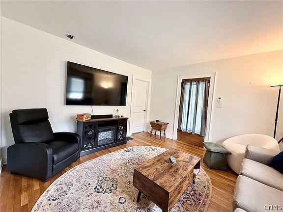 4th image of 36 Randall St