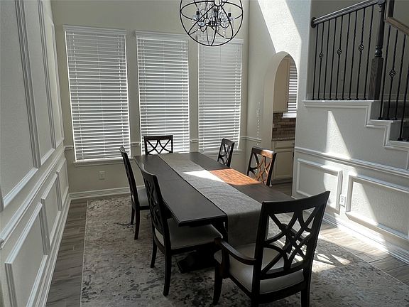 3rd image of 5827 Vineyard Creek Ln