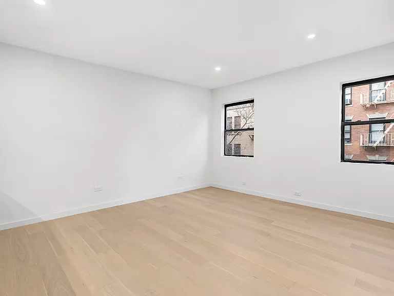 184 Prince St #3 — Photo 4
