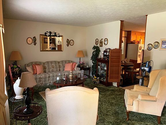 3rd image of 127 Huntington Pl