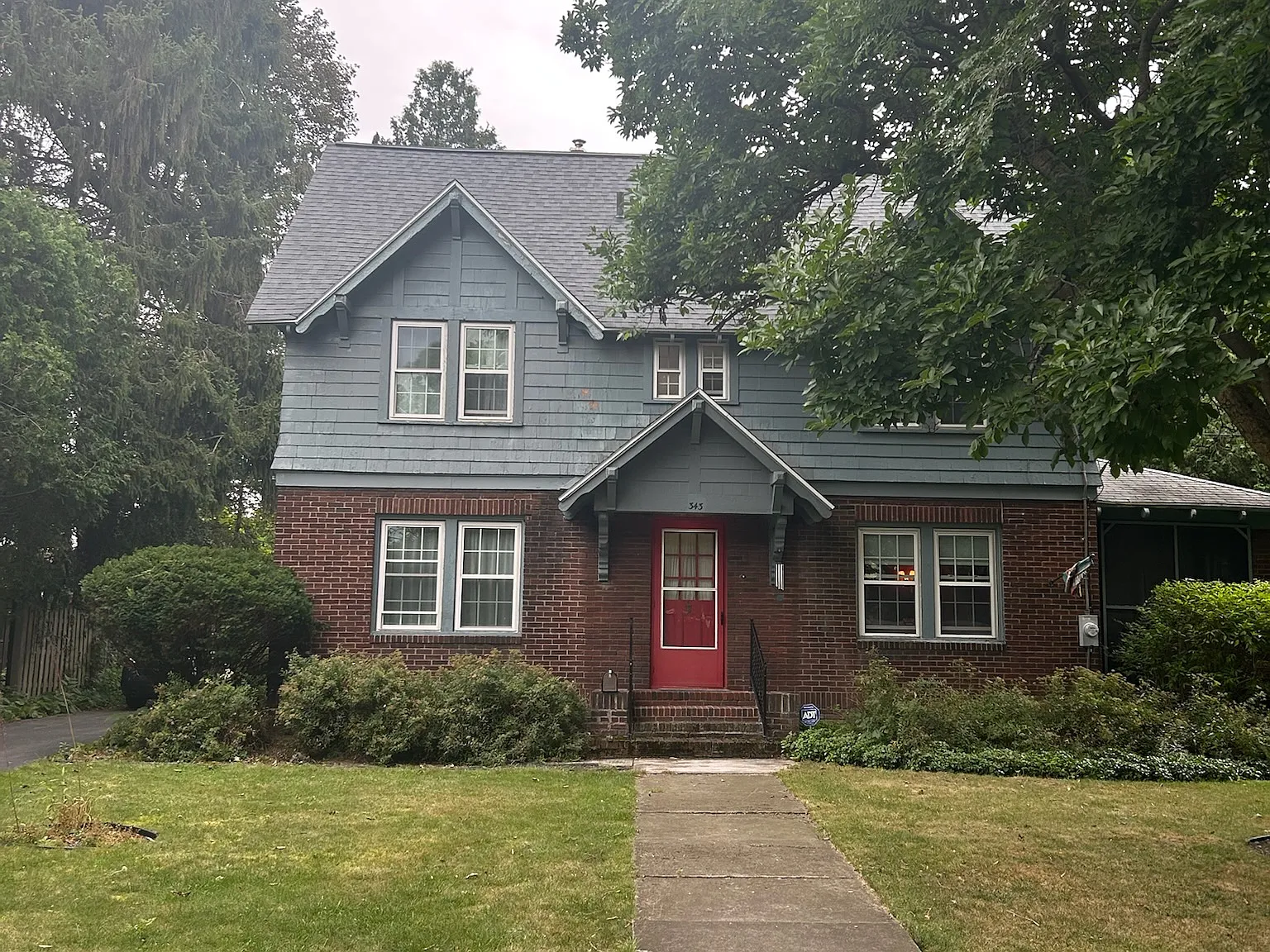 4 bed, 1.5 bath, 1968 sqft, $2,200 — Photo 1