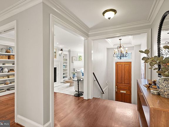 3rd image of 324 E St NE