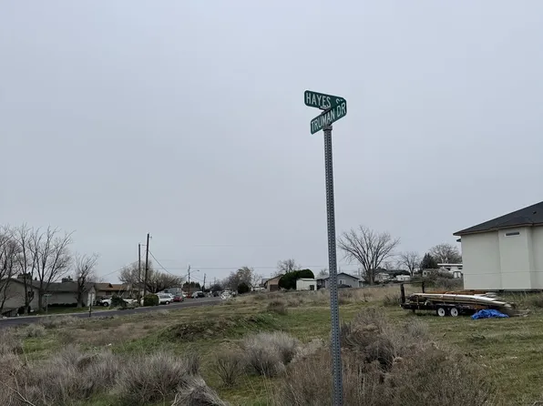 1605 Hayes St, Umatilla, OR 97882