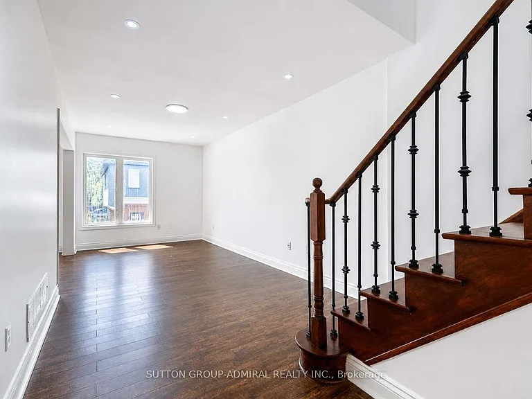 189 Warwick Cres #UPPER — Photo 4