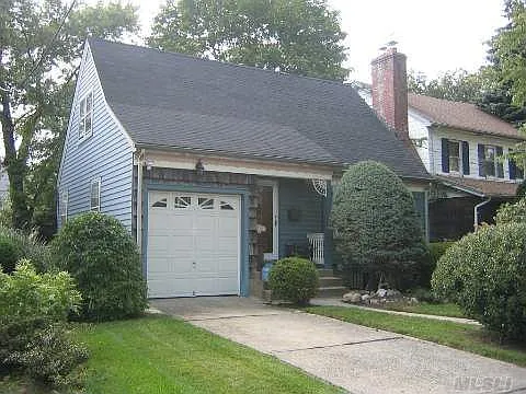 637 Farragut Pl NE photo 1