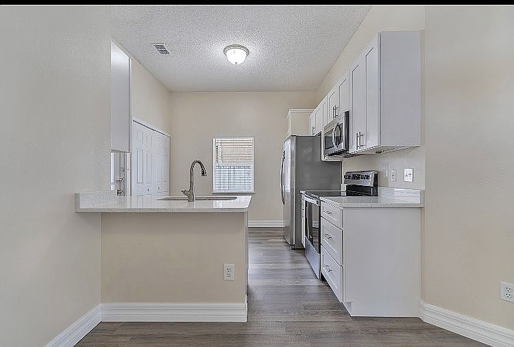 1st image of 2400 Braemar Dr