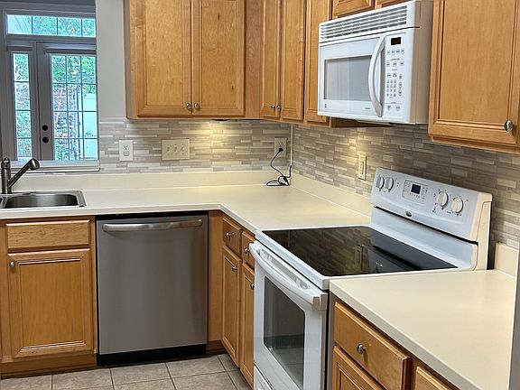4th image of 4106 Twenty Grand Dr