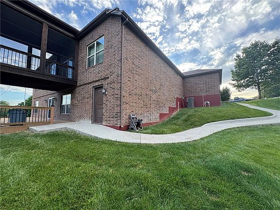 5th image of 3109 N 109th Ter