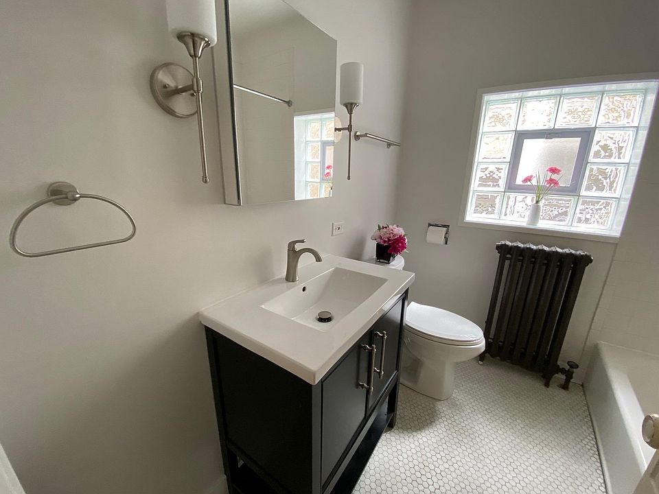1st image of 5710 N Washtenaw Ave #2