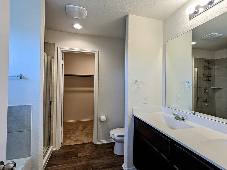 121 Dylan Dr — Photo 12