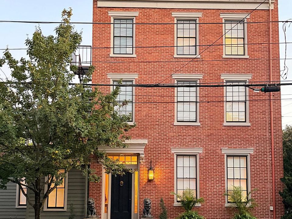 1st image of 200 E Pomfret St