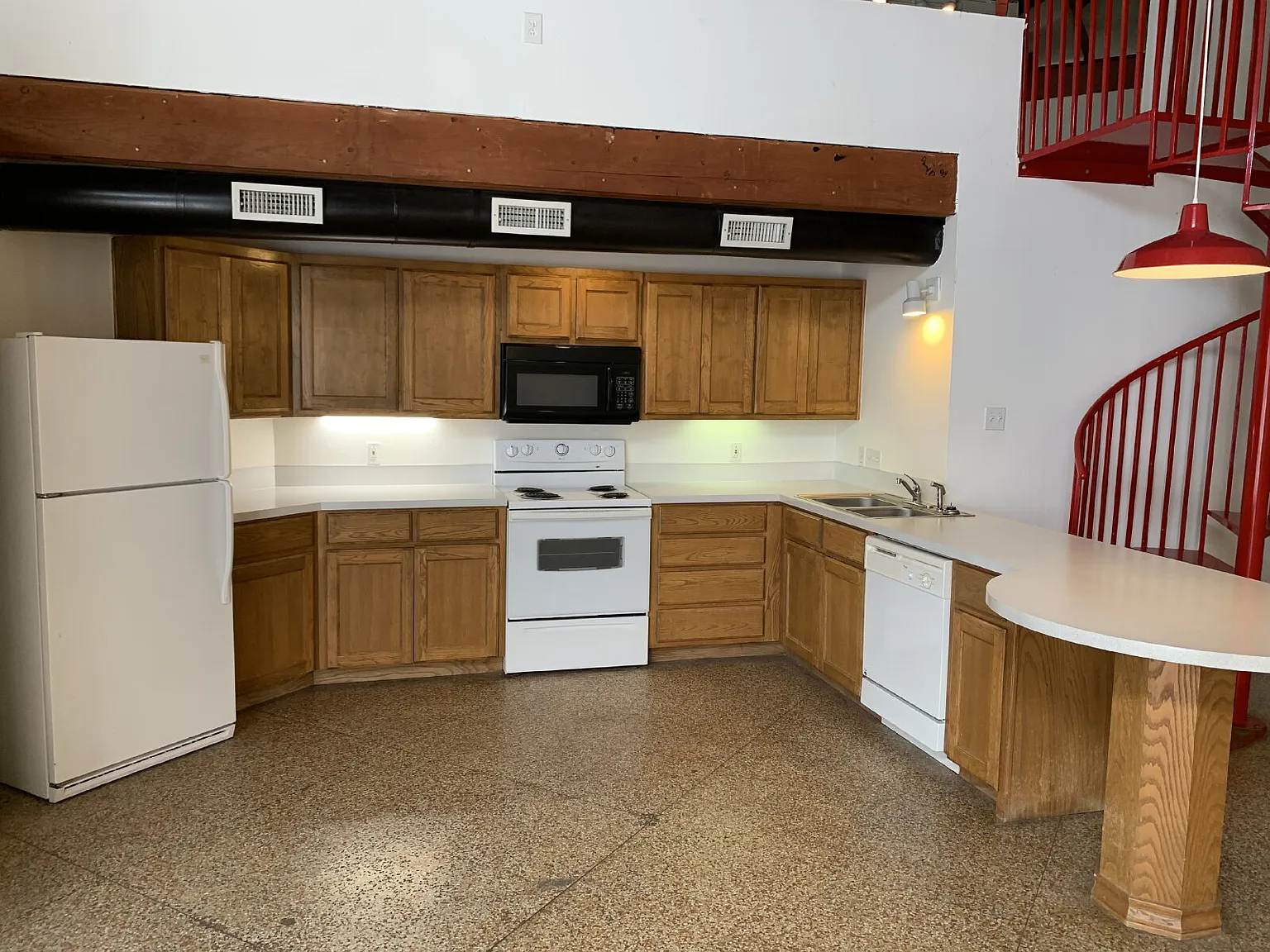 2 bed, 1.0 bath, 1335 sqft, $975 — Photo 4