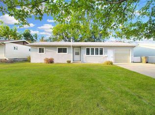 818 24th Ave NW, Minot, ND 58703