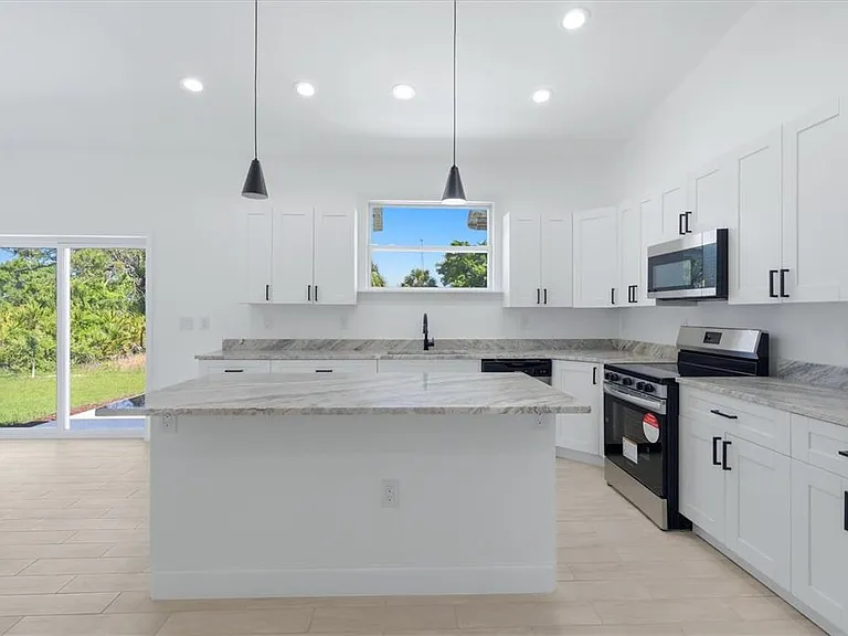 8 Bank Ct — Photo 11