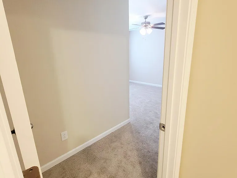 411 Whitehall Ct — Photo 23