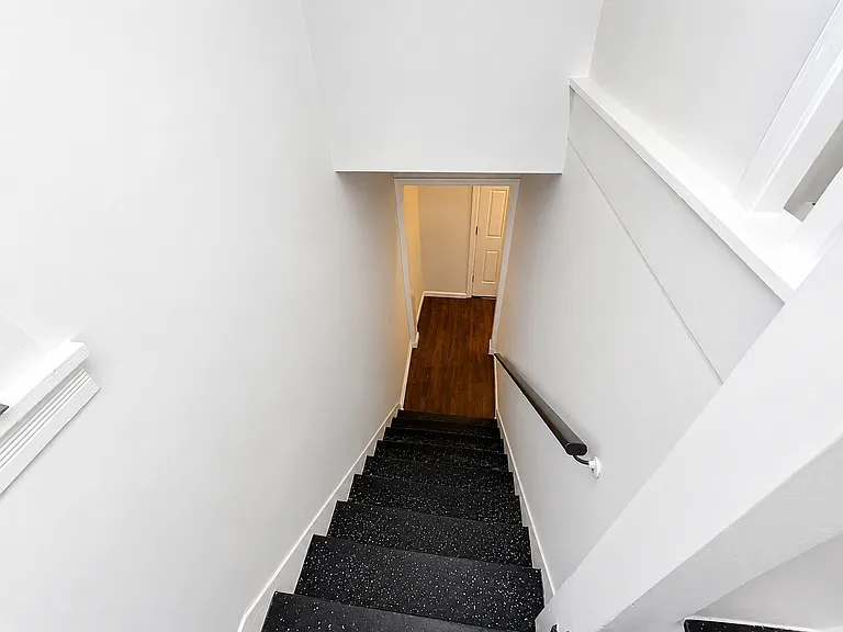 21 Chelsea Ave — Photo 36