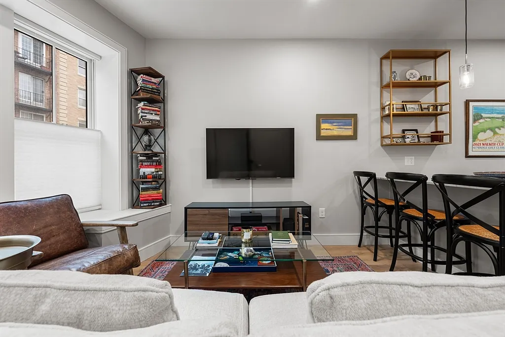 Building Photo - 471 Hanover St #2