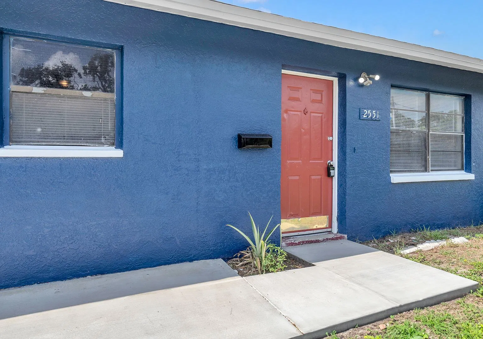 Spacious 4 Bedroom 2 Bath Home in St. Pete! — Photo 4