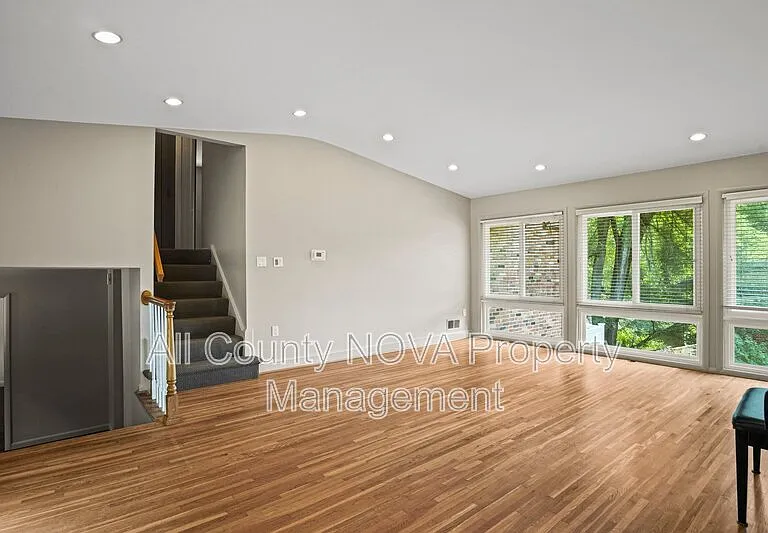 6428 Earlham Dr — Photo 19
