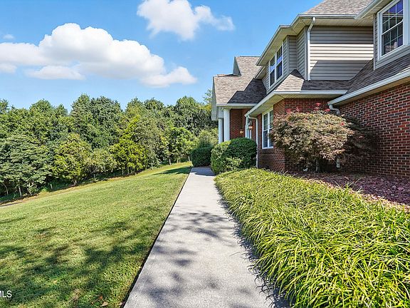 5th image of 293 Greystone Dr