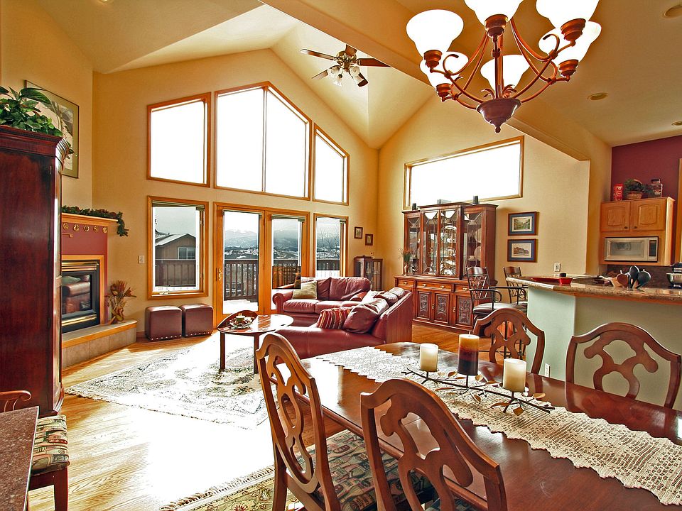 Beautiful great room.