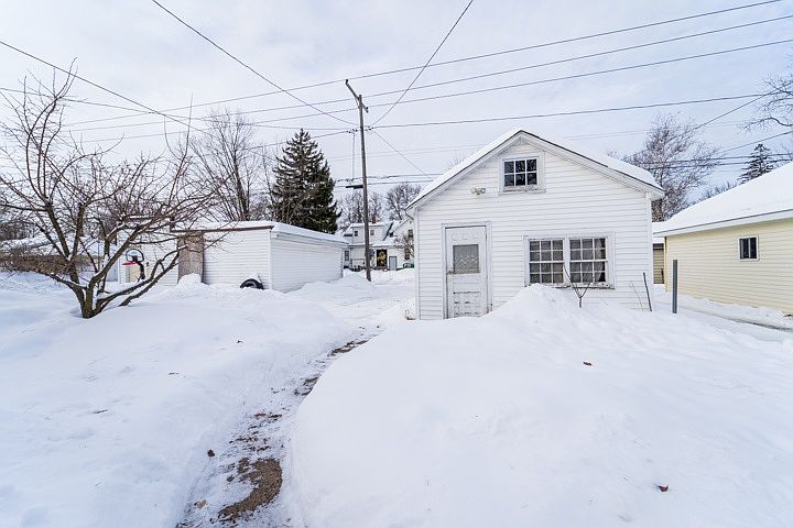 1st image of 414 N 1st Ave