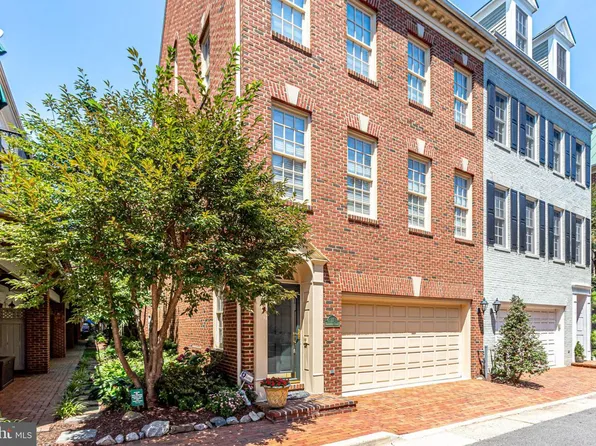 17 Alexander St, Alexandria, VA 22314