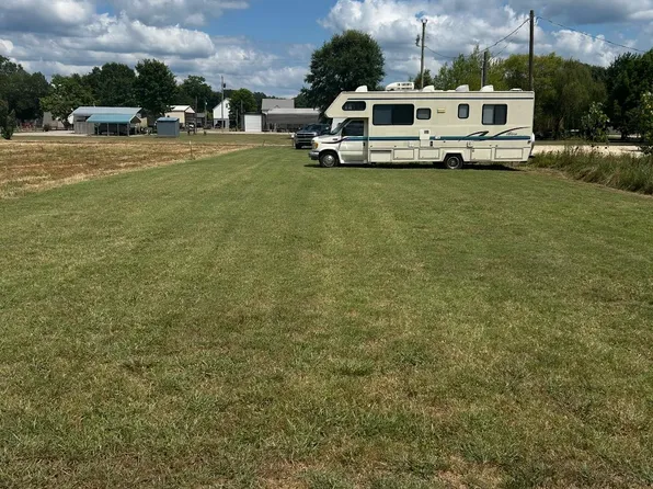 100 Cameron Ln, Savannah, TN 38372