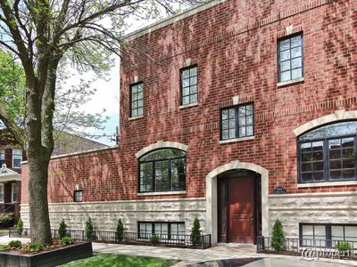 2004 W Fletcher St, Chicago, IL, 60618