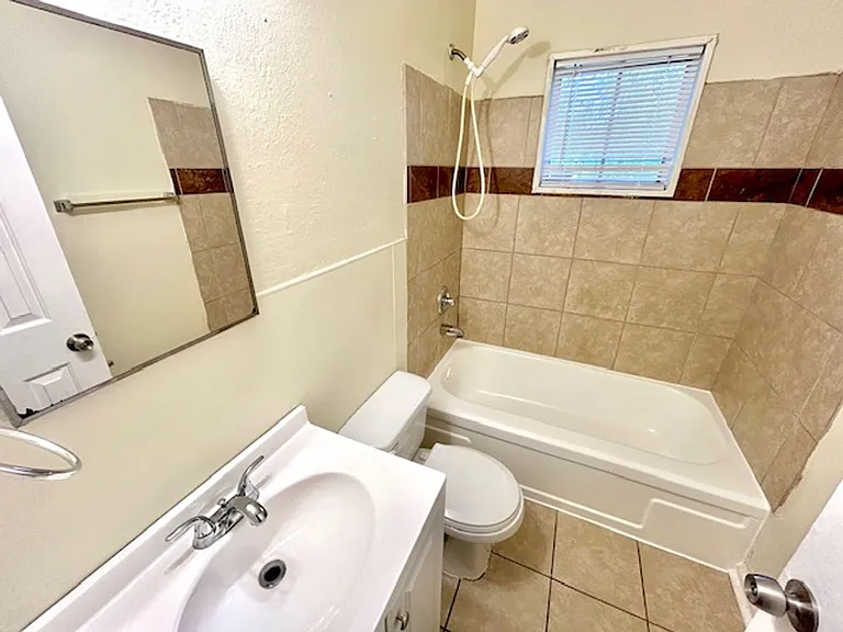 2433 Shepherd Dr NW — Photo 7