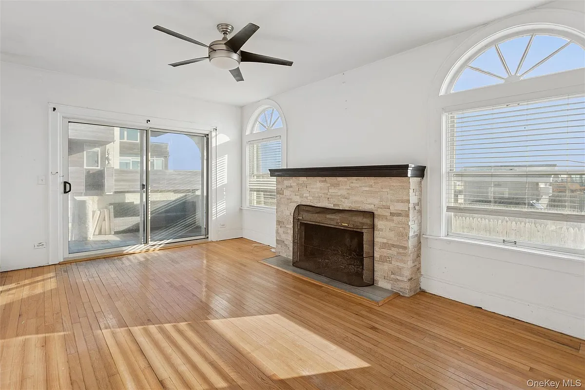 Building Photo - 23 Troy Ave #1