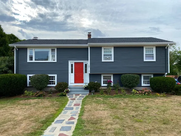 14 Pocahontas Dr, Middletown, RI 02842