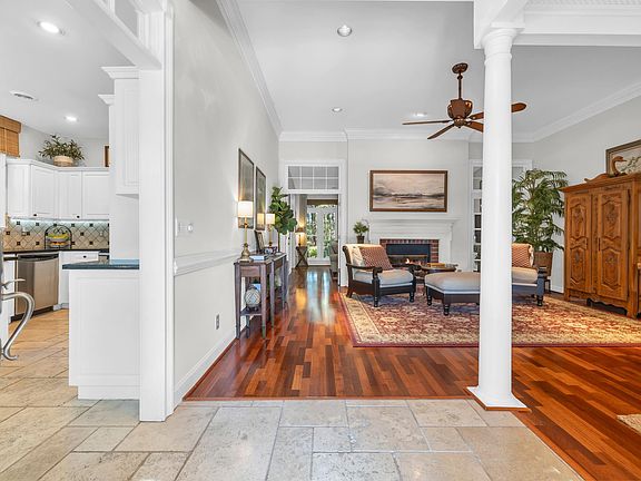 3rd image of 372 Doral Dr.