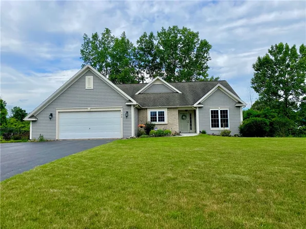 124 Parkway, North Chili, NY 14514