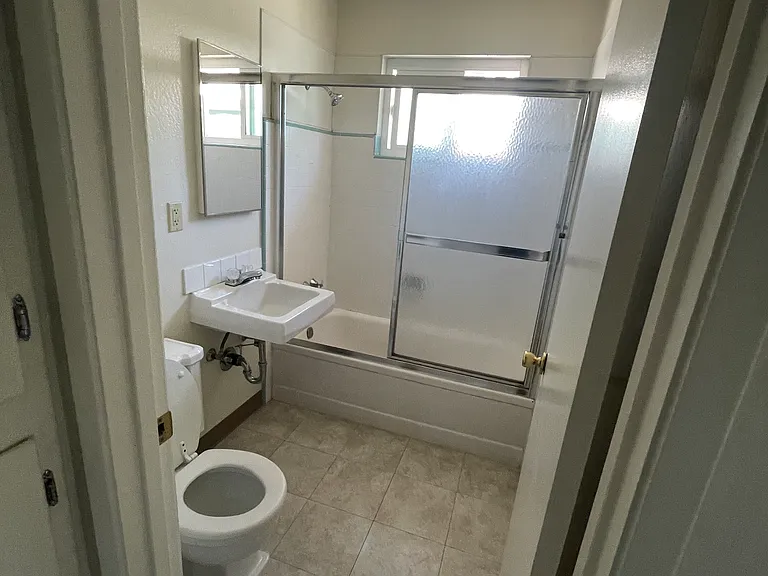 2253 2nd Ave #4 — Photo 8